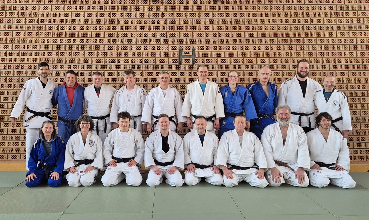 Graduierende & Trainer im aktiven Austausch